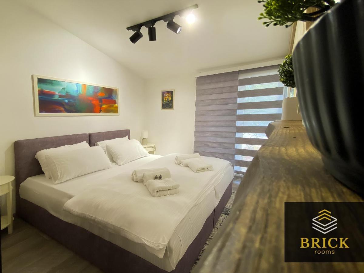 Brickrooms โนวีปาซาร์ ภายนอก รูปภาพ